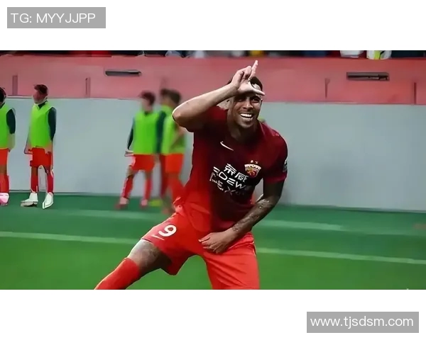 申花与上港激战再燃裁判争议引发球迷热议与讨论